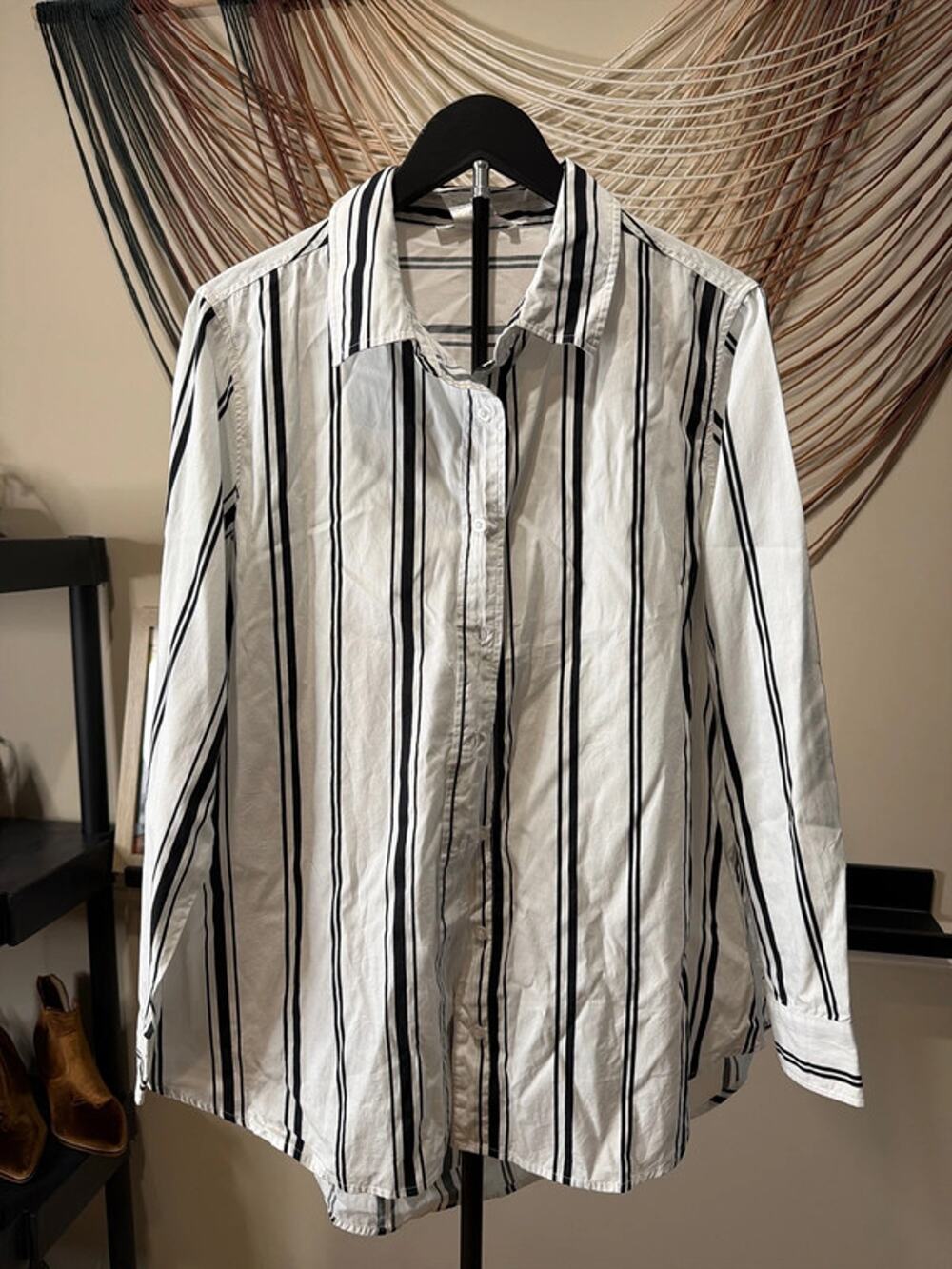 Messeys 100% cotton black-and-white button up shirt EUC 18 2141
